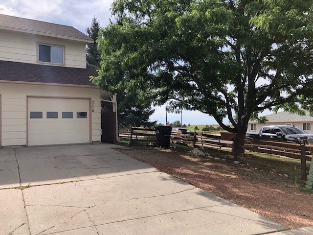 Photo - 2110 Frances St