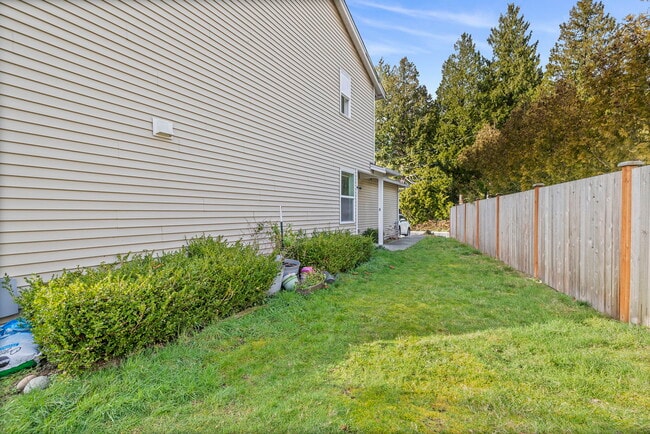 Photo - 306 Poppy Rd