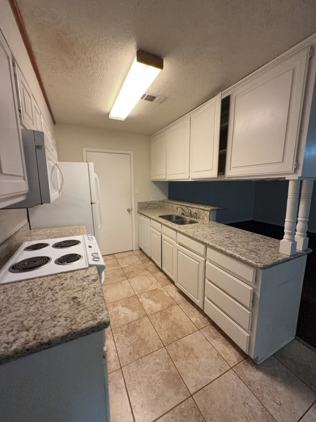 Photo - 629 W Ridge Dr