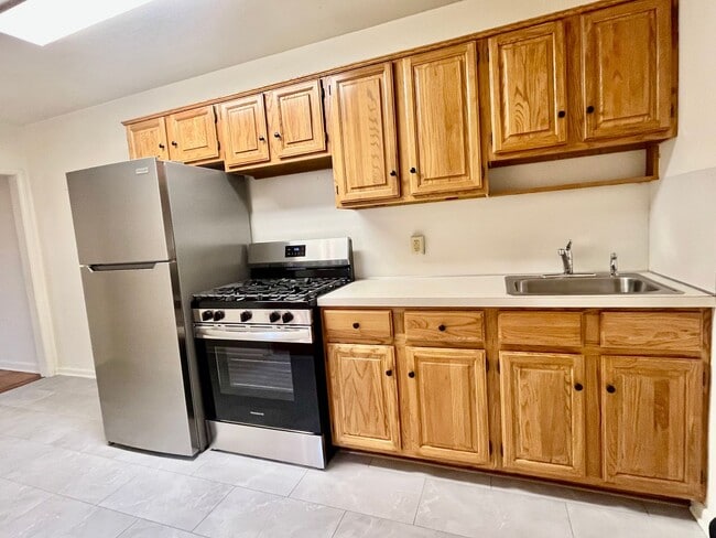 743-746 Skyline - 743-746 Skyline Apartment Unit 744 Skyline Dr