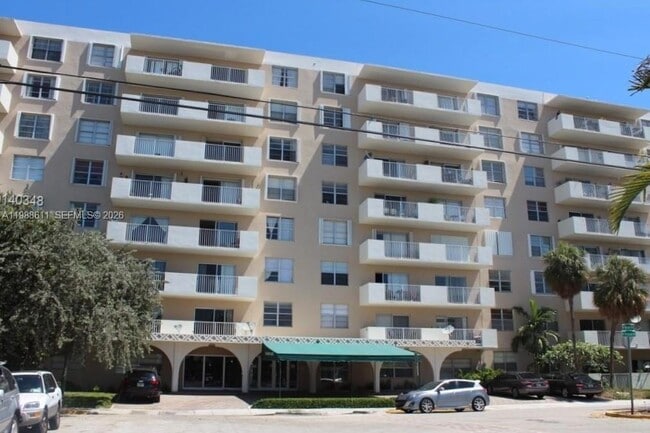 Building Photo - 1455 N Treasure Dr Unit 6D