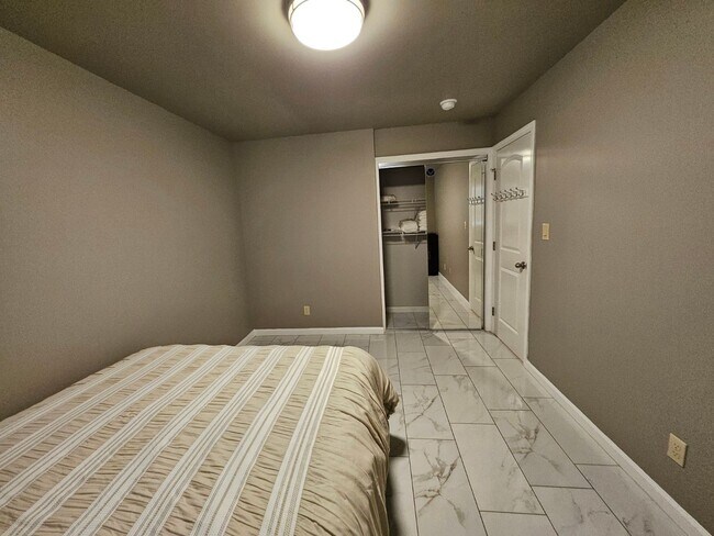 190 Eleu Pl Unit 190 Eleu Place-A 3bd/1 bath home with garage