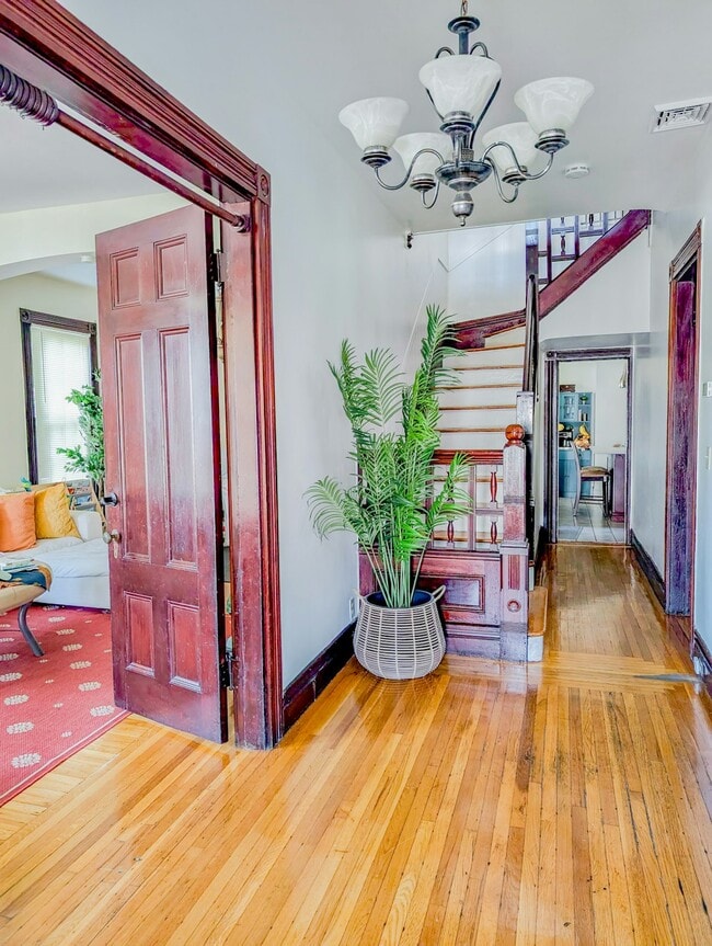 Building Photo - 15 Rosseter St