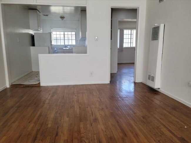 Building Photo - 1536 S Orange Grove Ave Rental