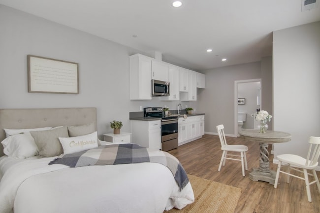 Photo - 532 Cesar E. Chavez Pkwy