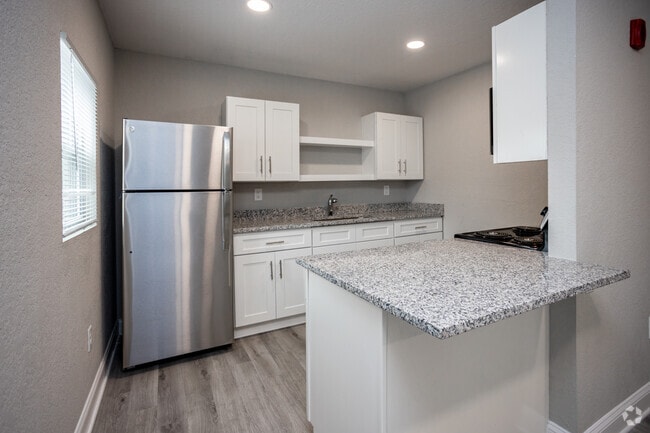 2 BR, 1 BA - 700SF