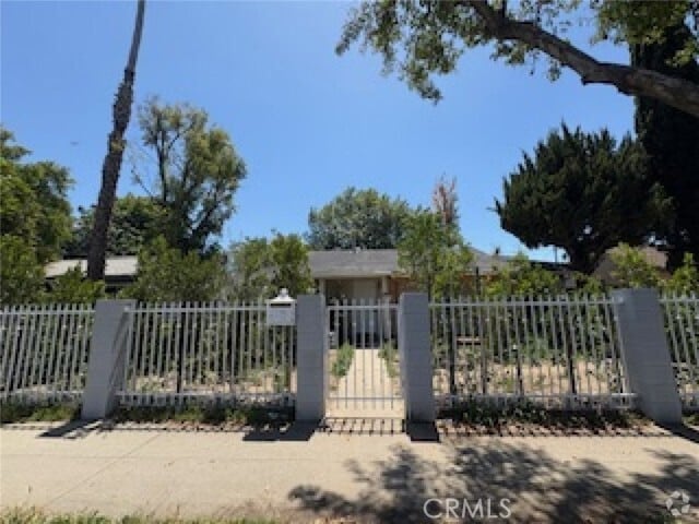 Building Photo - 17530 Saticoy St Rental