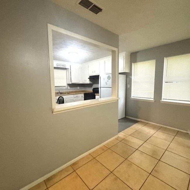 Photo - 487 N Bluff Rd