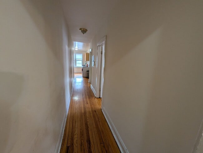 Photo - Spacious Albany Park 1-bed/1-bath with Sunroom and Dining Room Unit 3348-2