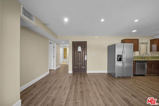 5315 Bellingham Ave Unit 204