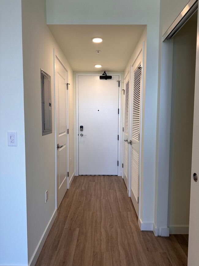 Photo - 235 NE 27th St Unidad S2