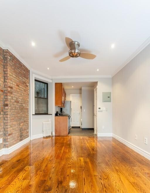 Photo - 330 E 35th St Unidad 63