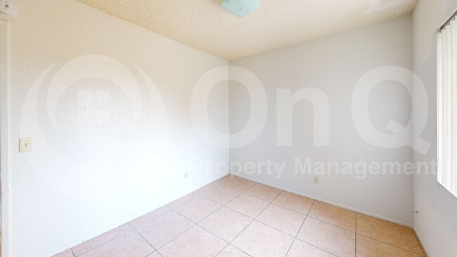 Photo - 1297 E 25th St