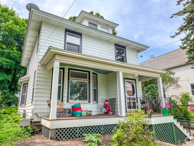 Building Photo - 118 E Park St Rental