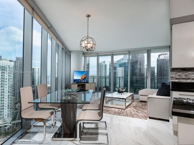 Photo - 92 SW 3rd St Unidad 3901 Rental