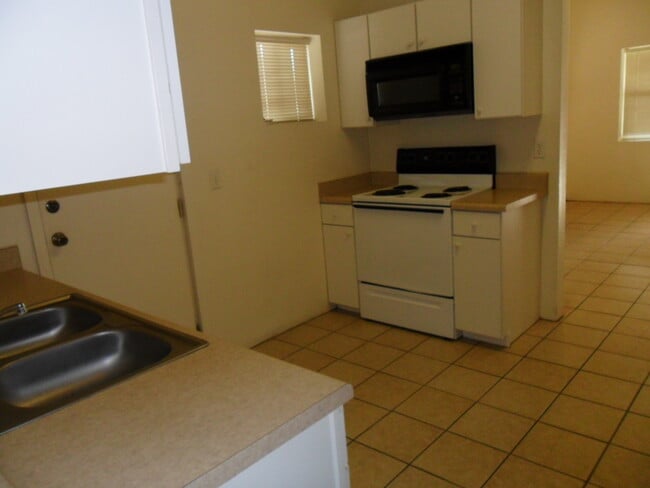 Photo - 1327 N Park Ave
