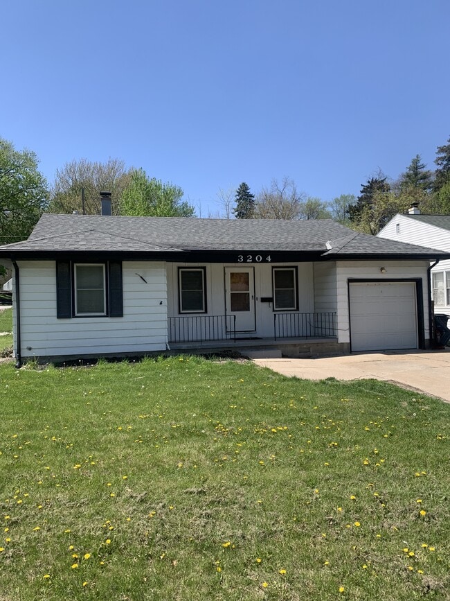 Building Photo - 3204 N 56th St