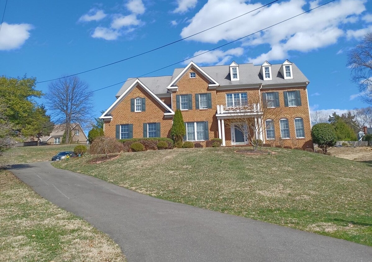 Photo - 6634 Brawner St (McLean, VA)