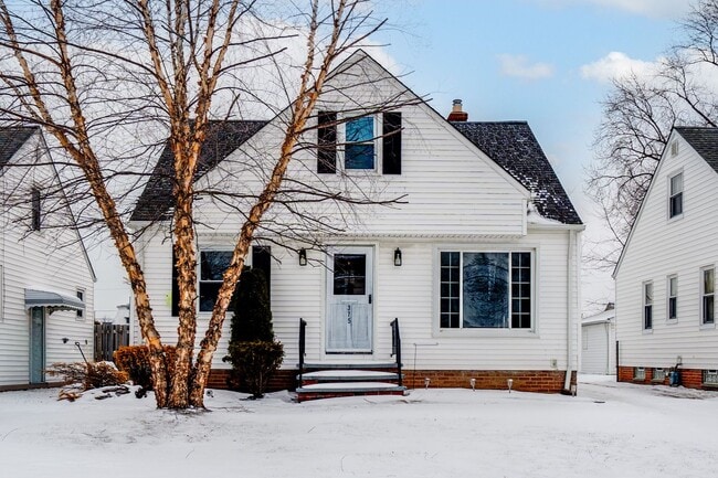 Building Photo - Welcome to a well-maintained 3-bedroom 1-bath home - Willowick, OH 44095