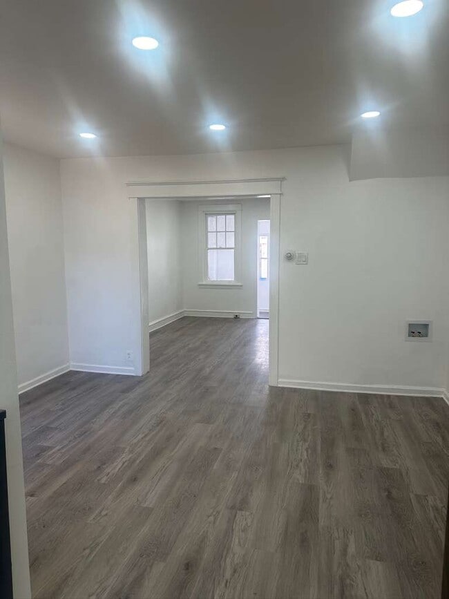 Photo - 4860 Gransback St