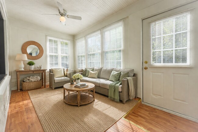 Photo - 2718 Commercial Ave Unit 2718 Commercial Ave #1