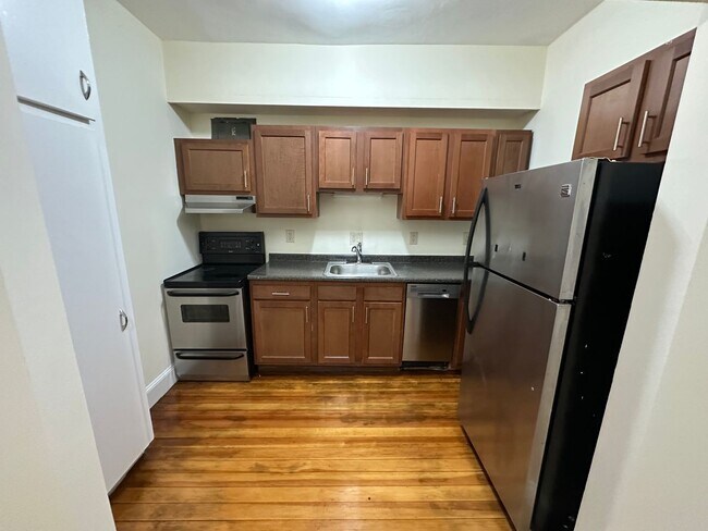 Photo - Washington Square - Updated Kitchen - Deck - Close to T Unidad 181 Winthrop #6