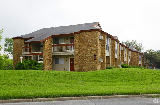 Olmos Club Apartments - Olmos Club Apartments
