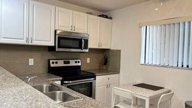 Photo - 5130 Las Verdes Cir Unit 313