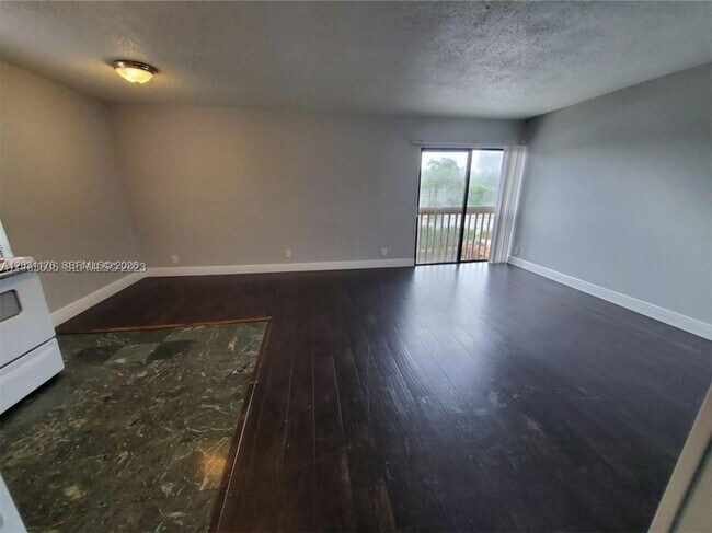 Photo - 3006 Coral Ridge Dr Unidad 210B
