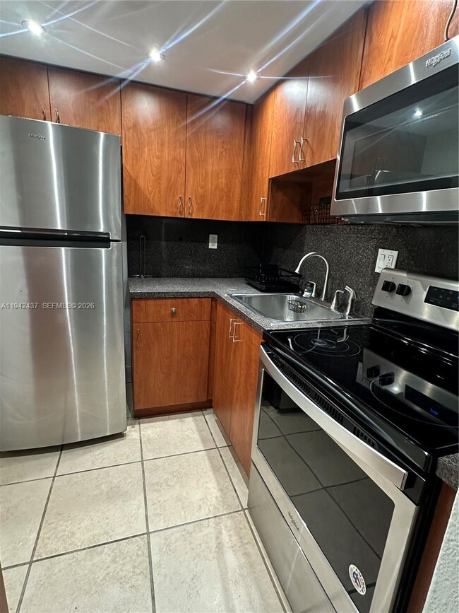 Building Photo - 8605 SW 68th Ct Unit 26