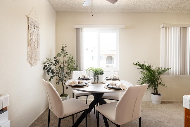 Photo - Casa De Windsor - North Clairemont