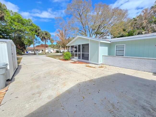 Photo - 1955 10th Pl