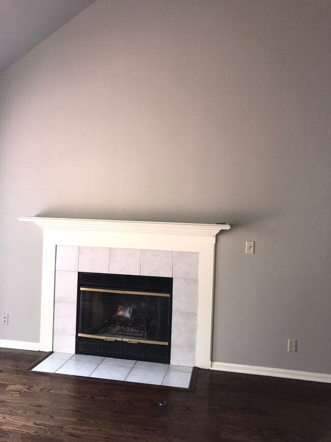Photo - 9405 W 122nd St