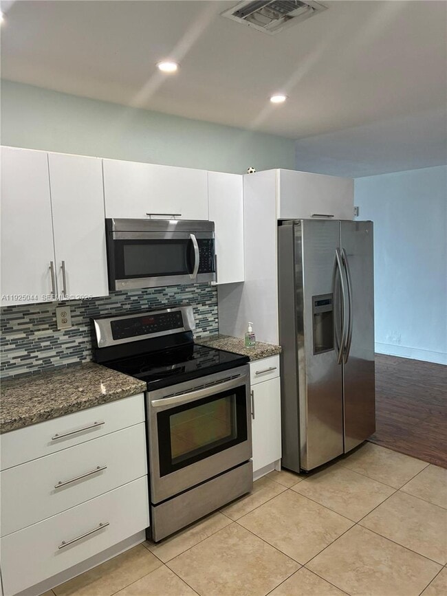 Photo - 705 E 9th Ct