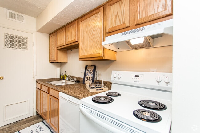 2BR, 1.5BA - 1,120 SF - The Villas