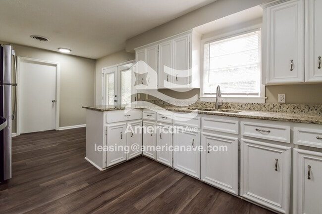 Photo - 4838 Chapman St