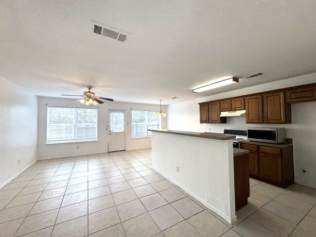 Photo - 3 Bed 2.5 Bath Two story half duplex for lease in Ft. Worth, TX!