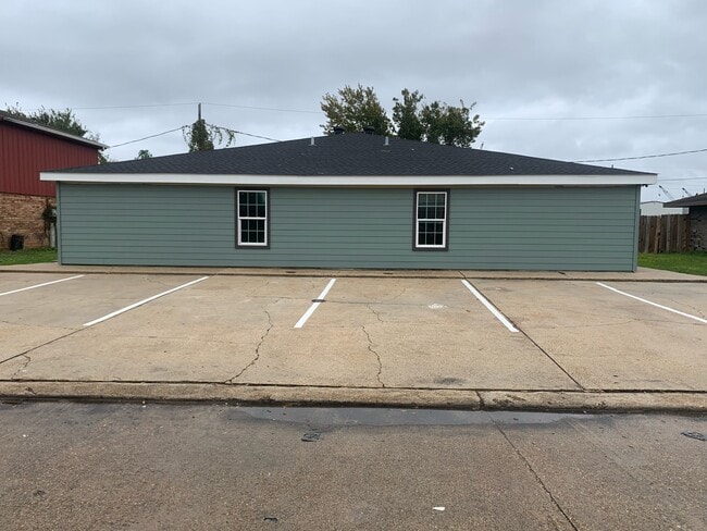 3605 Thomas Dr Unit 2