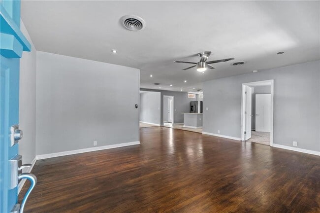 Photo - 2105 Fort View Rd