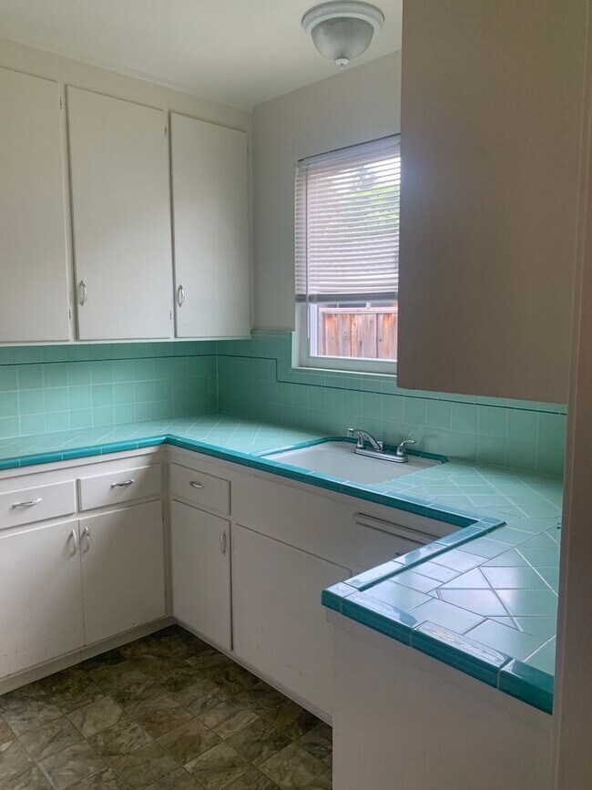 Photo - 328 Waverley St Unit 328 Waverley Street, #2