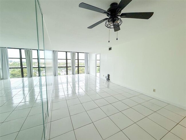 Photo - 800 Parkview Dr Unit 903