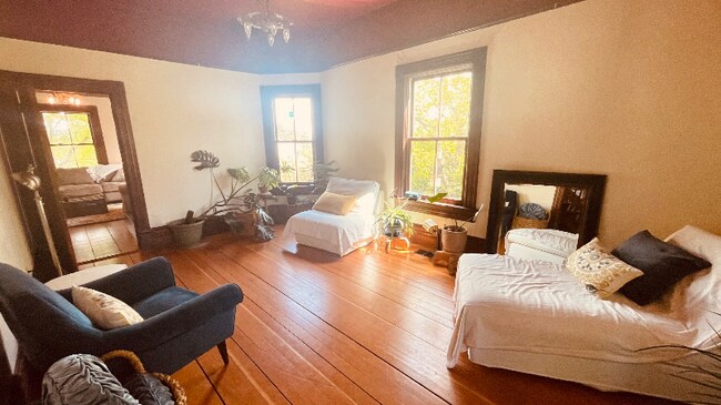 Photo - 1104 Madison St