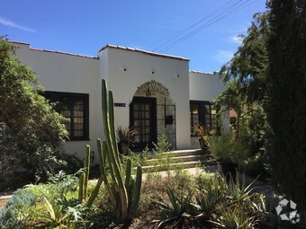 Spanish style stand-alone house - 1116 Queen Anne Pl Rental