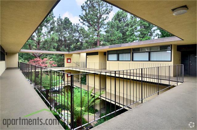 Breezway - Peninsula Apartments