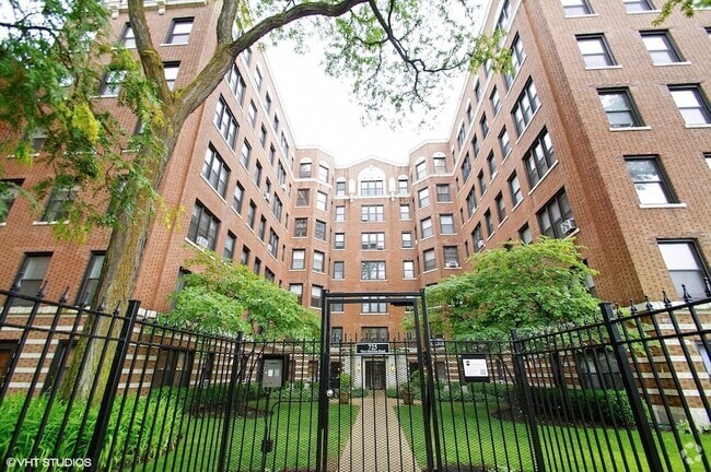 Building Photo - 725 W Sheridan Rd Unit 207 Rental