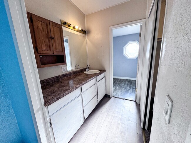 Photo - 15112 Pioneer Rd