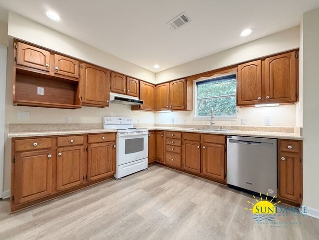 Photo - 3 Bedroom Home in sought-after Poquito Bayou with Boat Ramp Access!