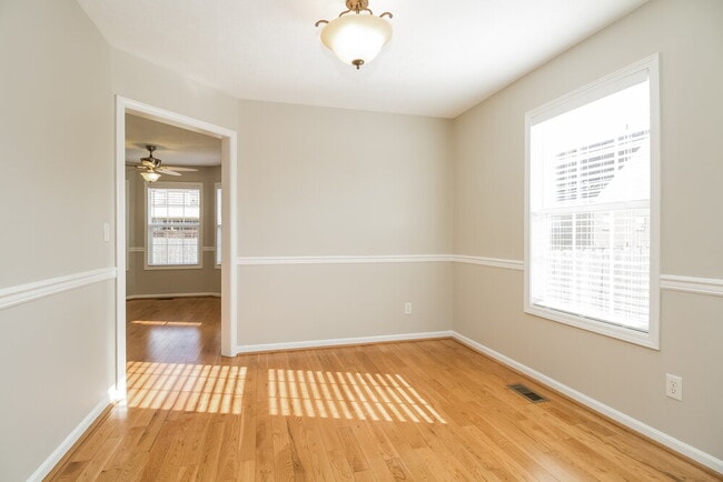 Photo - 1502 Huddersfield Dr