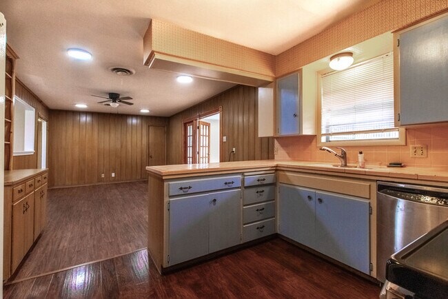 Photo - 1227 Ector St