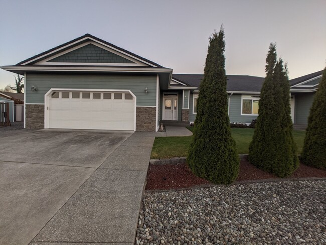 2+ bed, 2.5 bath duplex condo in Sequim - 2+ bed, 2.5 bath duplex condo in Sequim